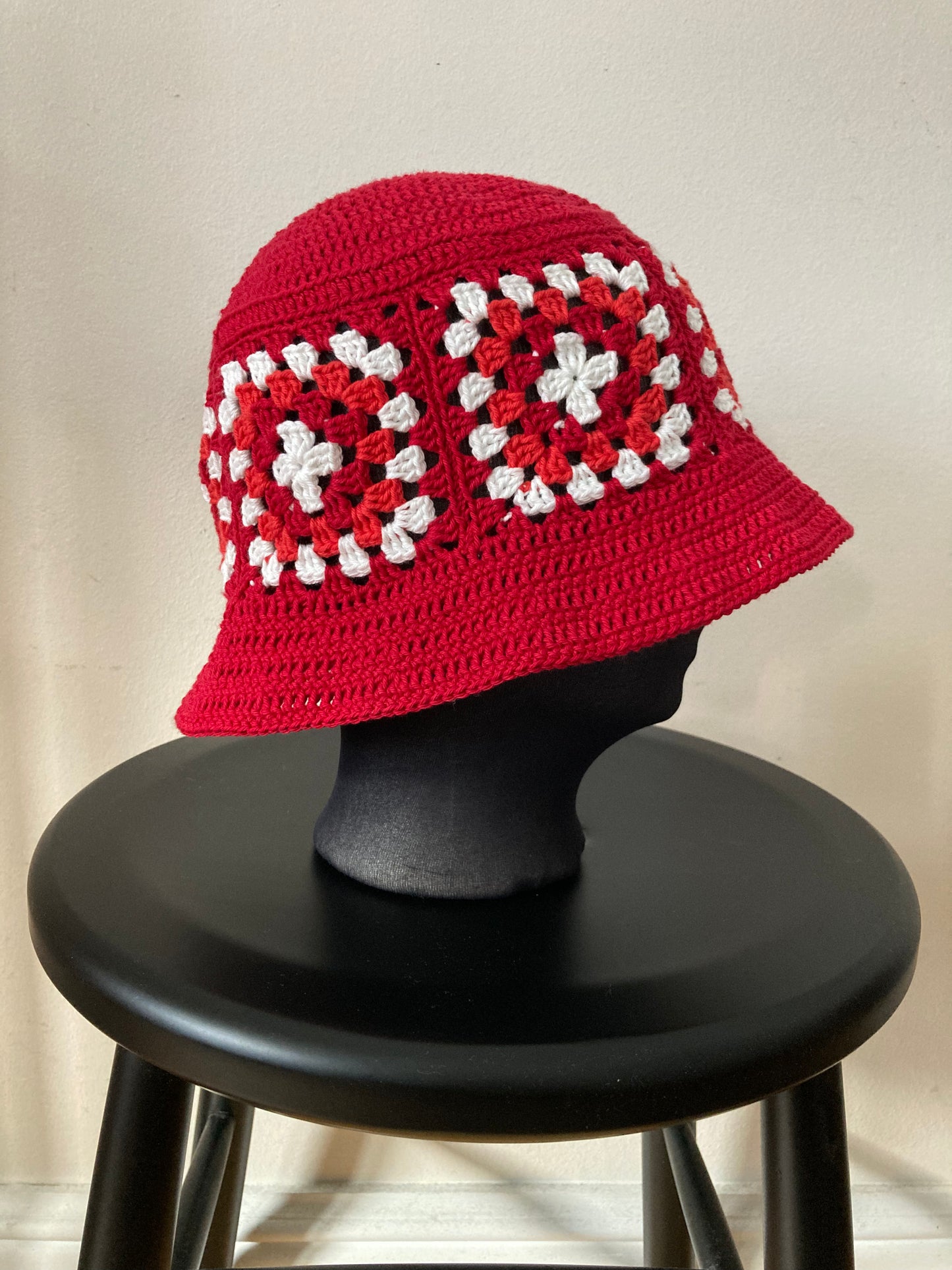 Bøllehat Rød/Hvid Roli’gran