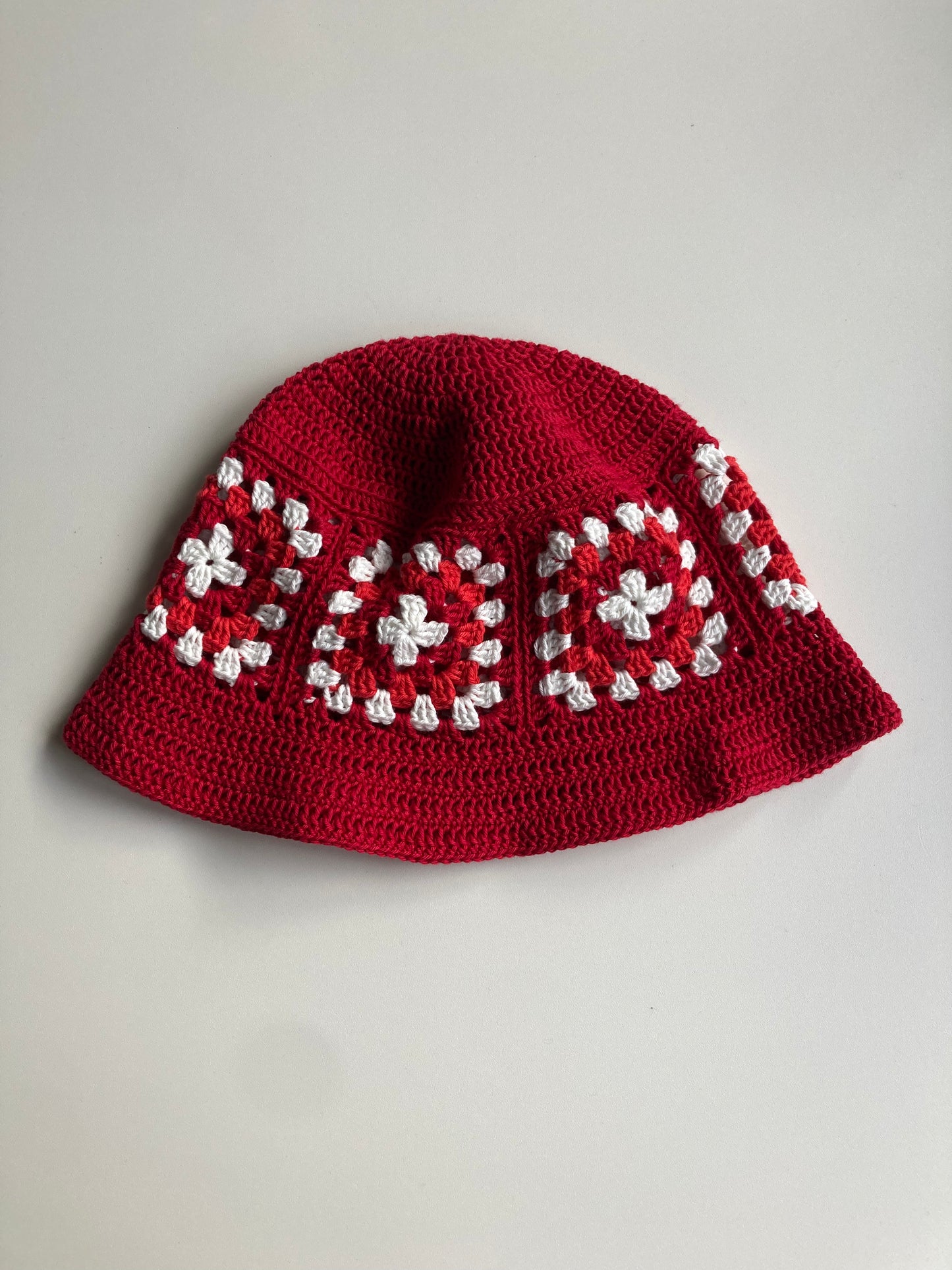 Bøllehat Rød/Hvid Roli’gran